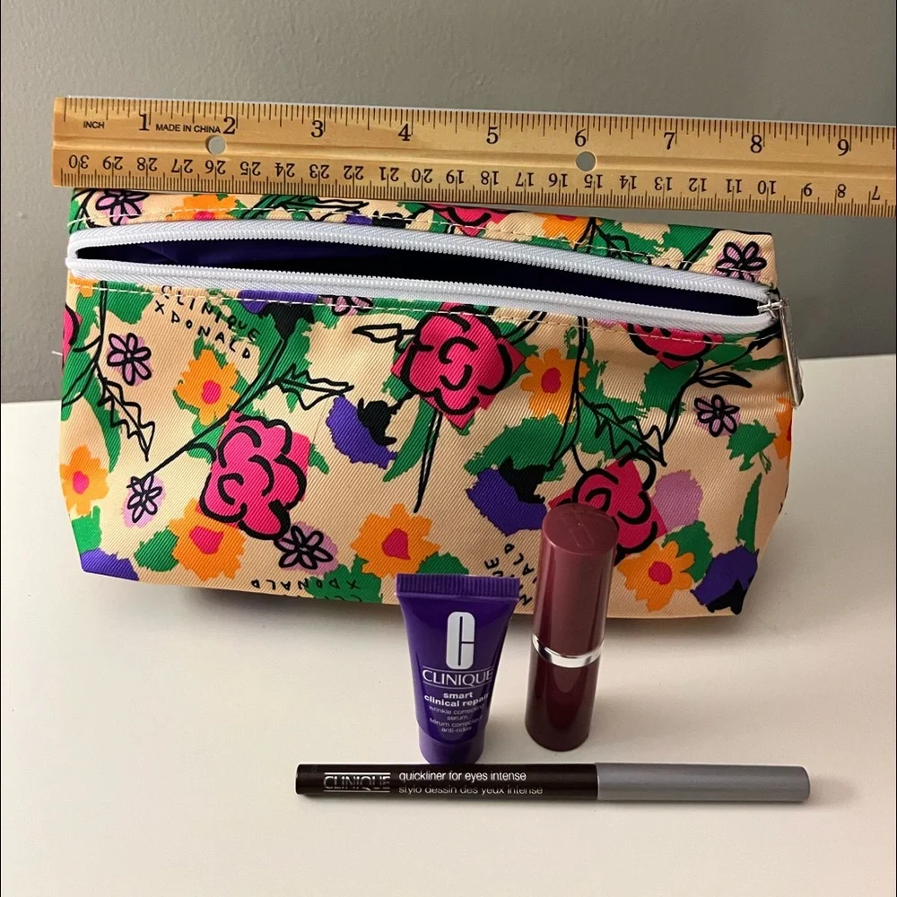 ⭐️Host Pick⭐️ Clinique bag with 3 products - Picture 5 of 7